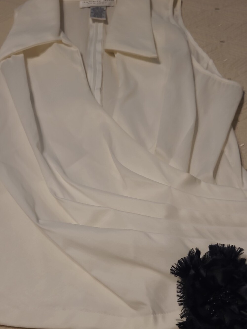 Jackie Jon Women's Cream Sleeveless Wrap Satin Top with Floral Accent Size 12 - Picture 5 of 6